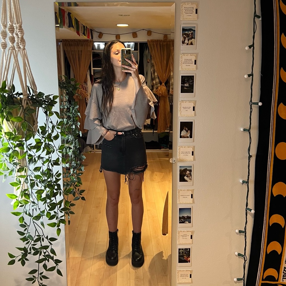 Lush Ruffle Sleeve Top - Picture 2 of 3